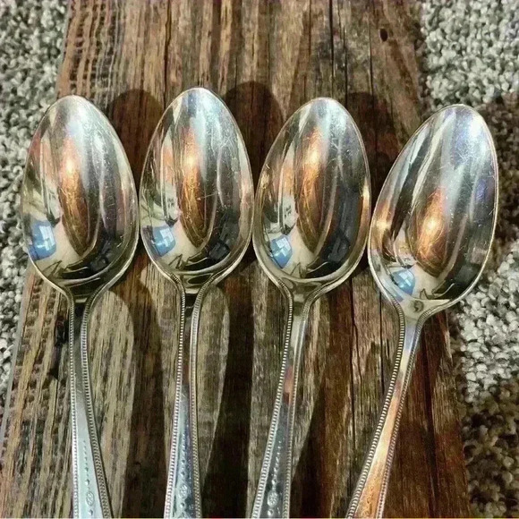 Oneida Community Plate Grosvenor Pattern 4 Tablespoons + 1 Serving Spoon 1921 - Picture 3 of 10